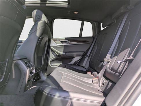 Used 2025 BMW X4 xDrive30i w/ Premium Package image 17