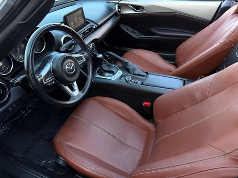 Used 2023 MAZDA MX-5 Miata Grand Touring RWD image 9