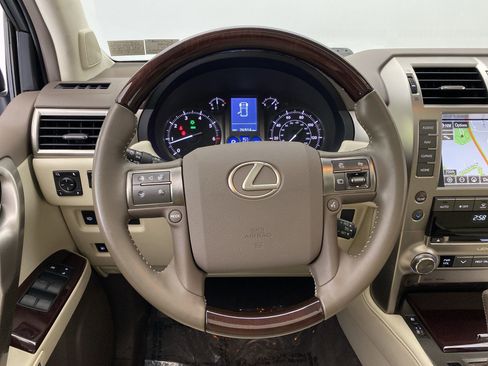 Used 2019 Lexus GX 460 Premium w/ Premium Package image 12