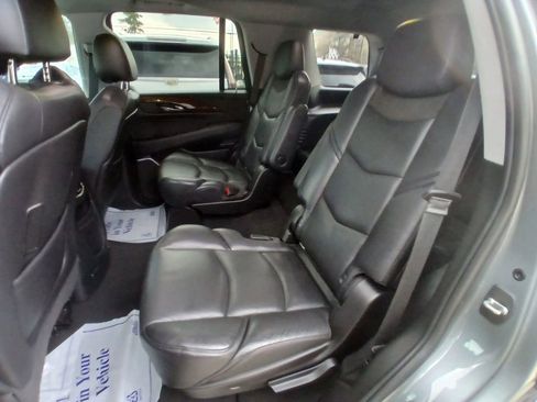 Used 2019 Cadillac Escalade Luxury image 16