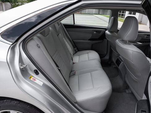 Used 2016 Toyota Camry XLE w/ Moonroof Package FWD image 35