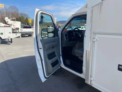 Used 2015 Ford E-350 and Econoline 350 Super Duty w/ Power Windows & Locks Group image 7