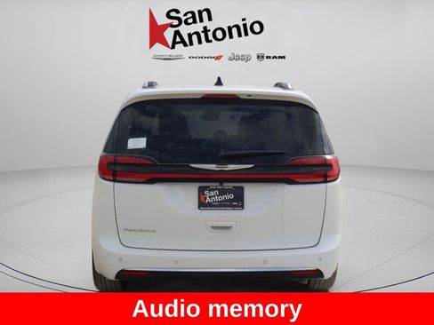 New 2026 Chrysler Pacifica Pinnacle image 7