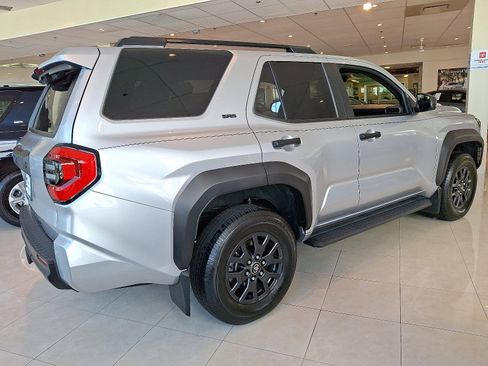 Used 2025 Toyota 4Runner SR5 AWD/4WD image 6
