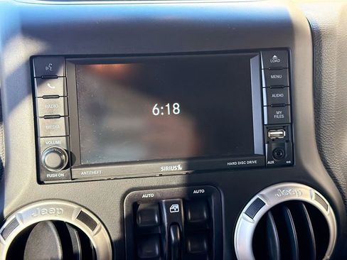 Used 2017 Jeep Wrangler Unlimited Sahara w/ Connectivity Group AWD/4WD image 26