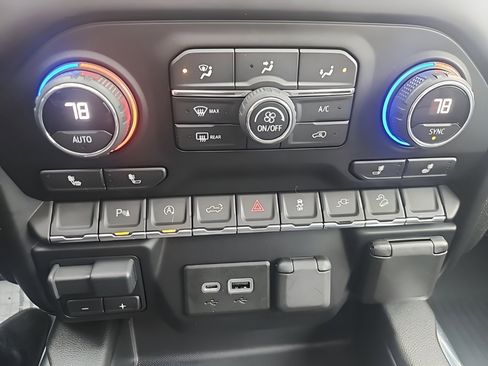 Used 2020 Chevrolet Silverado 1500 LT Trail Boss image 19