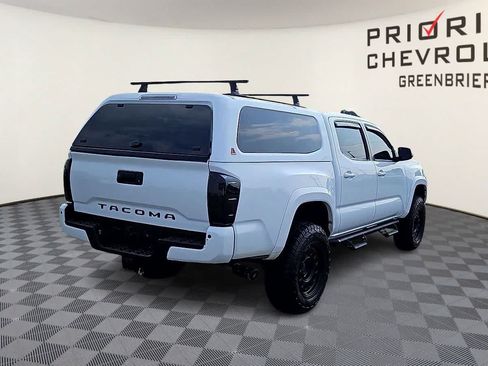Used 2020 Toyota Tacoma TRD Sport w/ TRD Premium Sport Package AWD/4WD image 8