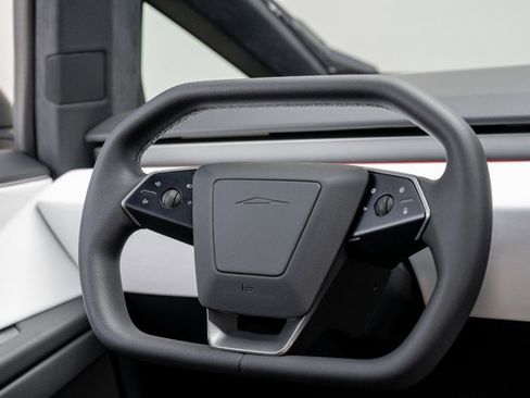 Used 2024 Tesla Cybertruck AWD Crew Cab image 21