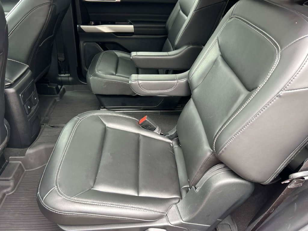 Used 2024 Ford Explorer XLT w/ Equipment Group 202A AWD/4WD image 23
