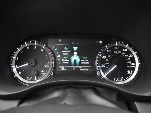 Used 2025 Toyota Highlander LE FWD image 27