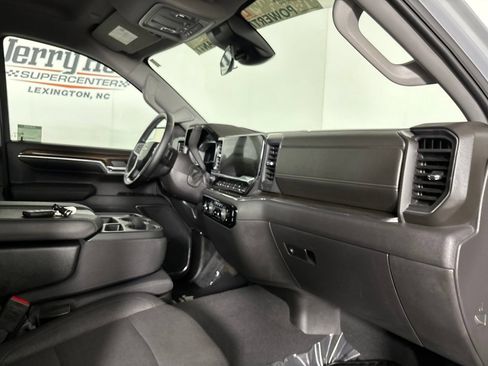 Used 2024 Chevrolet Silverado 1500 LT AWD/4WD image 32