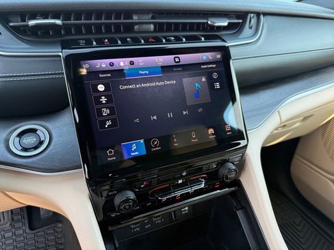 Used 2023 Jeep Grand Cherokee Limited w/ Trailer Tow Prep Group (B) image 19