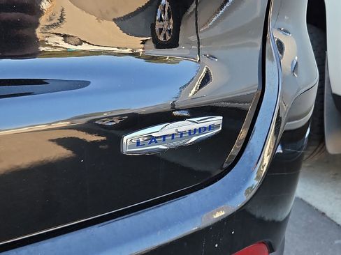 Used 2024 Jeep Compass Latitude image 28