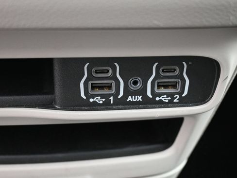 Used 2024 Chrysler Pacifica Touring-L FWD image 26