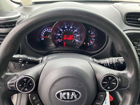 Used 2016 Kia Soul + image 20