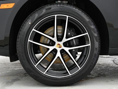 Used 2025 Porsche Macan image 15