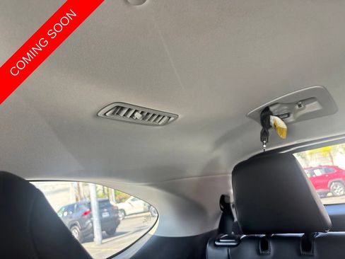Used 2024 Toyota Highlander XLE FWD image 21