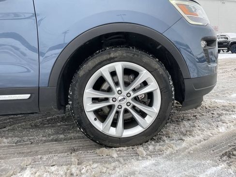 Used 2019 Ford Explorer XLT w/ Equipment Group 202A AWD/4WD image 11
