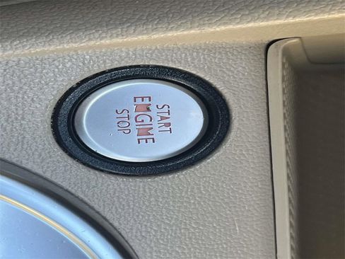 Used 2013 Volkswagen Beetle 2.0T image 25