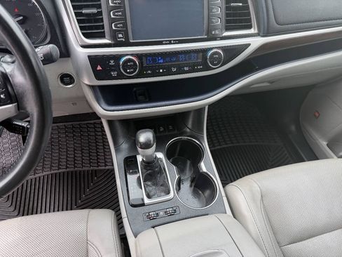 Used 2015 Toyota Highlander Limited AWD/4WD image 12