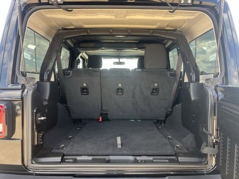 Used 2019 Jeep Wrangler Unlimited Sahara image 43