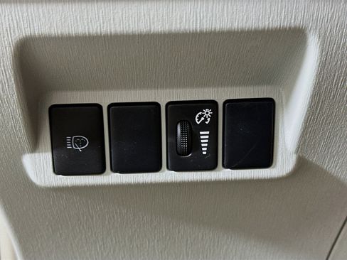 Used 2014 Toyota Prius V Five image 16