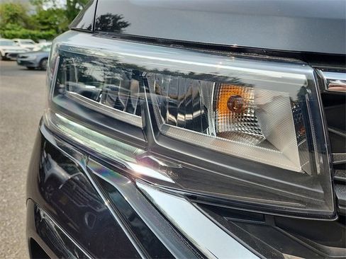 Certified 2022 Volkswagen Taos SE w/ Panoramic Sunroof Package image 9