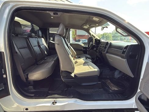 Used 2017 Ford F250 XL w/ Power Equipment Group AWD/4WD image 30