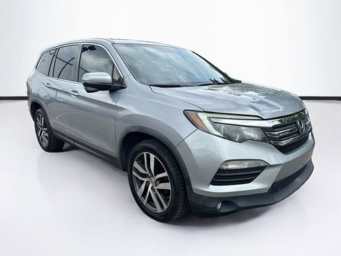 Used 2017 Honda Pilot EX image 1