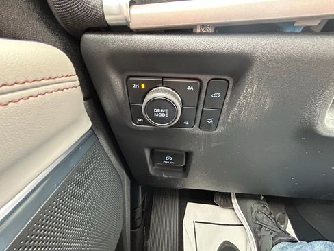 Used 2025 Ford Expedition Active AWD/4WD image 21