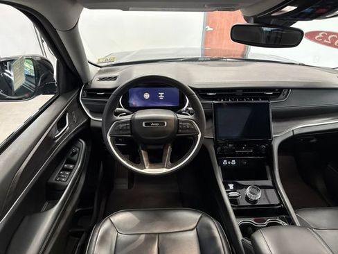 Used 2023 Jeep Grand Cherokee Limited w/ Black Appearance Package AWD/4WD image 47