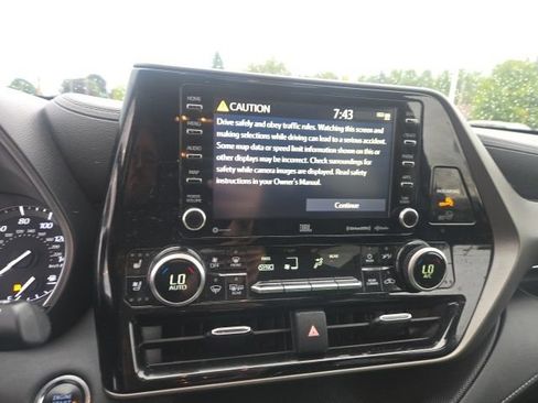 Used 2020 Toyota Highlander Limited AWD/4WD image 21