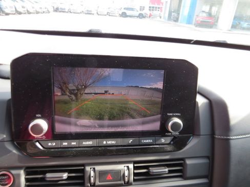 Used 2023 Nissan Pathfinder S image 24