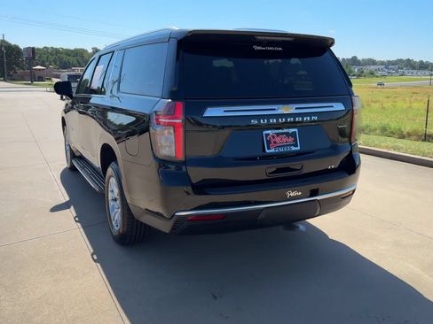 Used 2024 Chevrolet Suburban LT AWD/4WD image 6