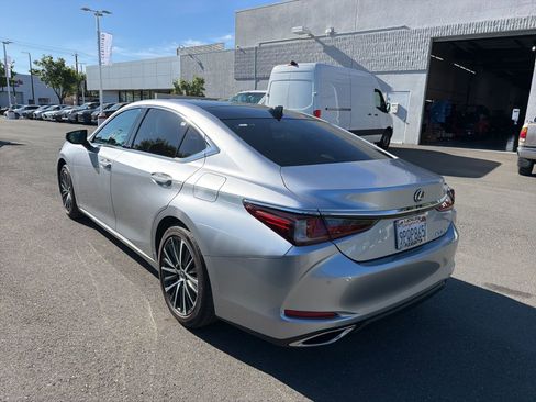 Used 2025 Lexus ES 350 w/ Premium Package image 4