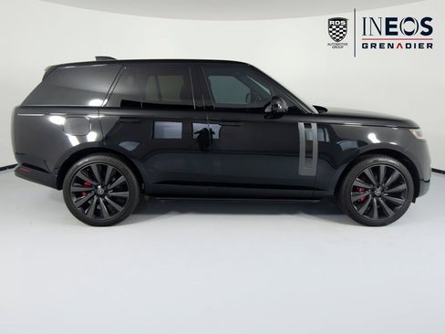 Used 2025 Land Rover Range Rover SV AWD/4WD image 5