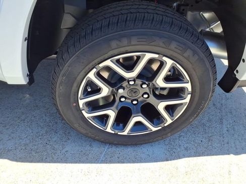 New 2026 RAM 1500 Laramie AWD/4WD image 17