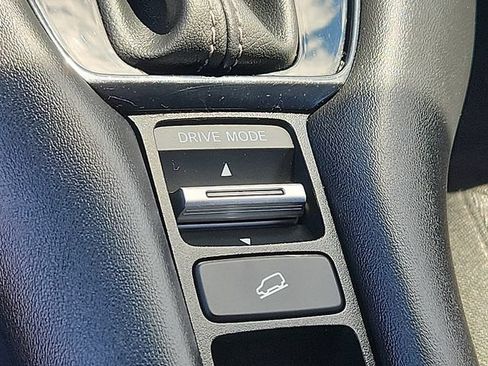 Used 2025 Honda HR-V LX image 24