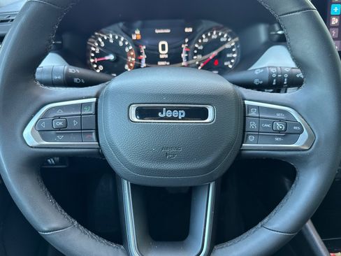 Used 2025 Jeep Compass Limited AWD/4WD image 11
