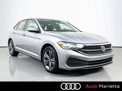 Used 2024 Volkswagen Jetta SE image 1