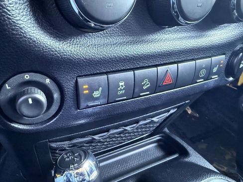 Used 2015 Jeep Wrangler Unlimited Sahara w/ Connectivity Group image 22