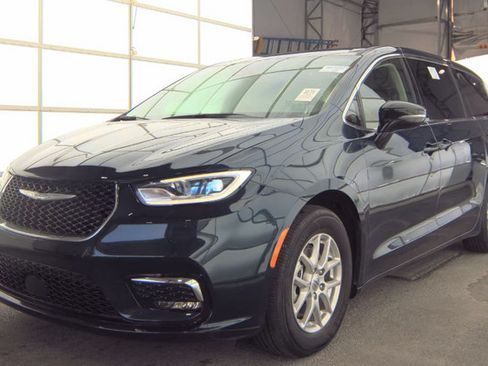 Used 2024 Chrysler Pacifica Touring-L FWD image 1