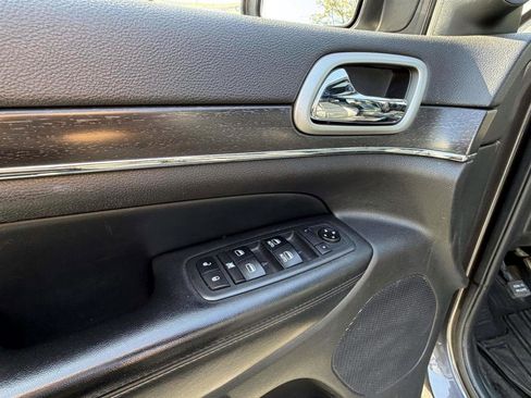 Used 2018 Jeep Grand Cherokee Limited AWD/4WD image 15