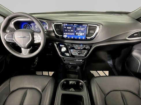 Used 2025 Chrysler Pacifica Select FWD image 7