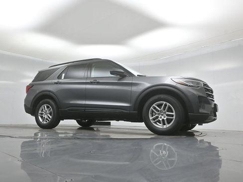 New 2026 Ford Explorer Active RWD image 3