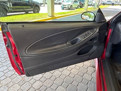 Used 2003 Ford Mustang Convertible RWD image 27