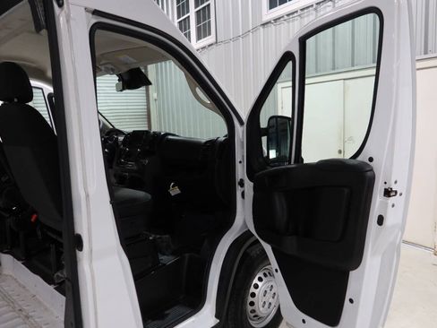 Used 2024 RAM ProMaster 2500 w/ Safety Group FWD image 11