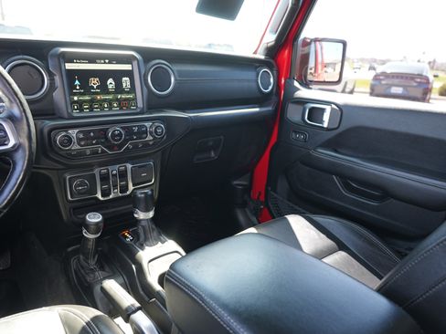 Used 2019 Jeep Wrangler Unlimited Sahara w/ Quick Order Package 24M Moab image 20