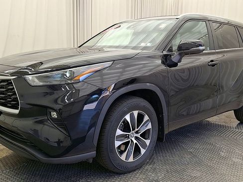 Used 2023 Toyota Highlander XLE AWD/4WD image 10