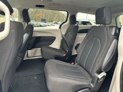 Used 2024 Chrysler Voyager LX image 16